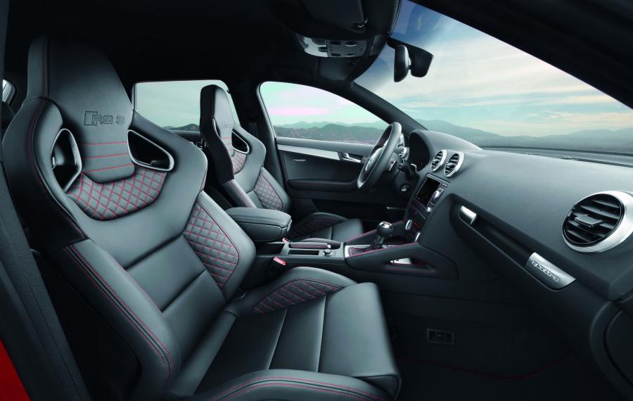 Интерьер Audi RS3 Sportback (8PA) 2011 года  (WW) (фото 16 из 45)
